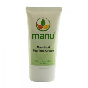 Bote con la inscripción de crema de manuka y árbol de té Bote con la inscripción de crema de manuka y árbol de té